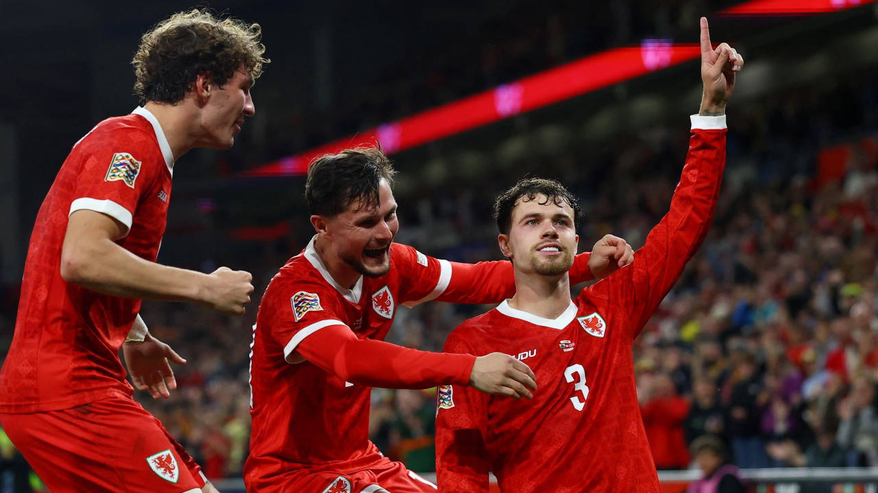 10 Kişi Kalan Norveç, Galler'e Direnemedi