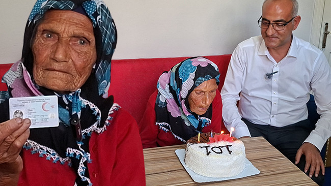 101 yaşına giren Ayşe nineye sürpriz doğum günü