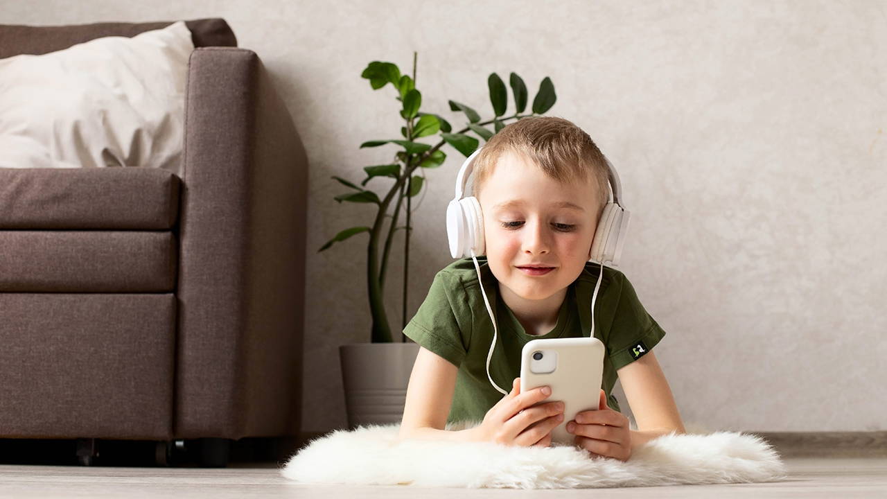 12 Yaşında Akıllı Telefon Yeme Bozukluğu Riskini Artırıyor