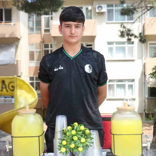 14 Yaşında Asgari Ücretin 3 Katını Kazanıyor: Günde 6 Saat Çalışıyor