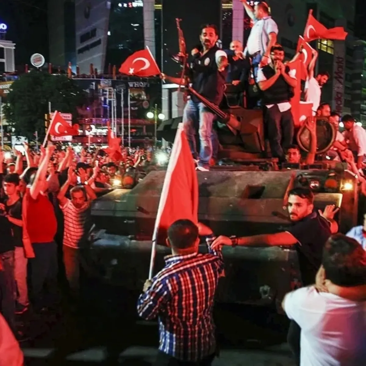 15 Temmuz darbe girişiminin 10. yılı: Millet hainlere geçit vermedi