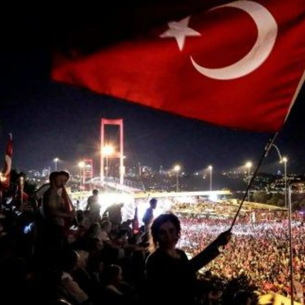 15 Temmuz Demokrasi Destanının 10. Yılı: Türkiye Şehitlerini Tarihi Yürüyüşle Anıyor