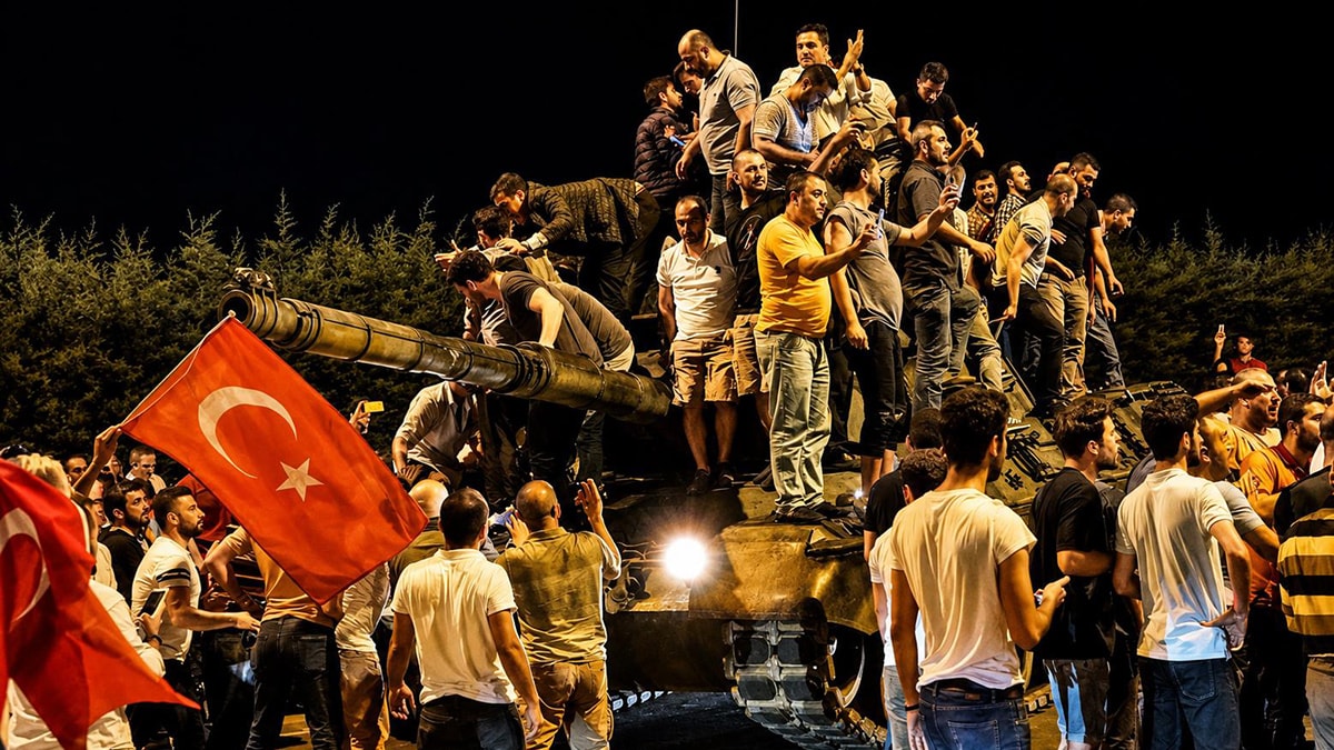 15 Temmuz: Hainlere Geçit Yok, Millet Direnişiyle Darbe Bastırıldı