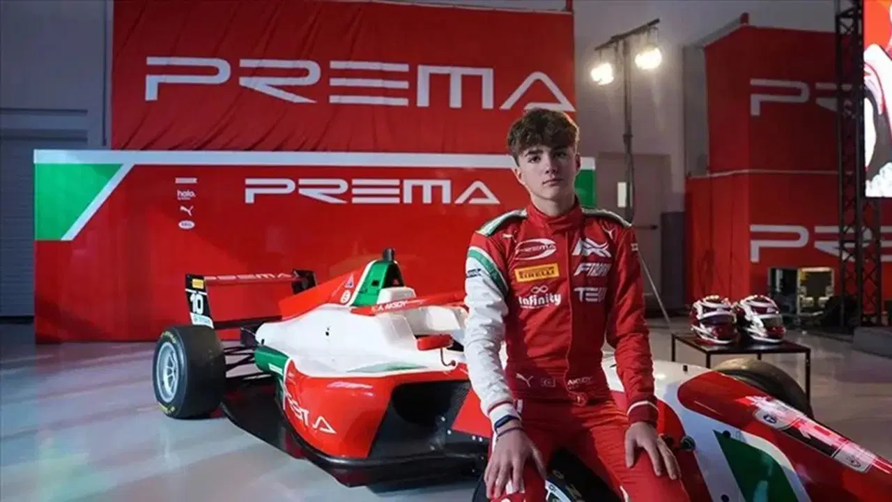 16 yaşındaki Türk pilot Alp Aksoy Ferrari Akademisi'nde
