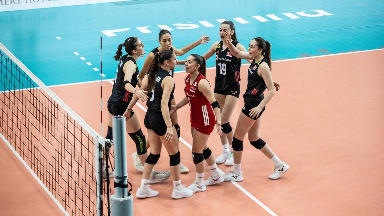 17 Yaş Altı Kadın Milli Voleybol Takımı Balkan Şampiyonu Oldu