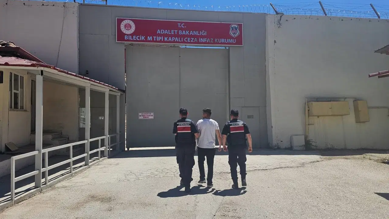 17 Yıl Hapis Cezasıyla Aranan Şahıs Kaçarken Yakalandı