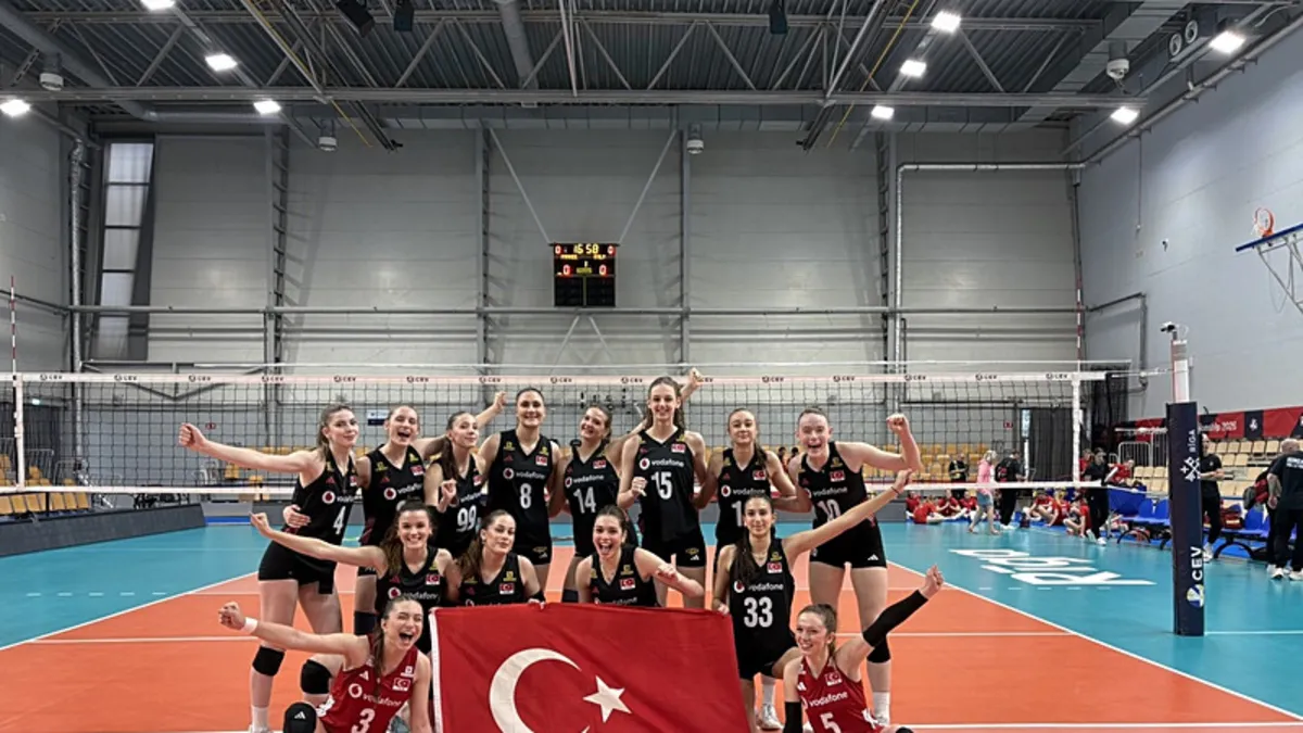18 Yaş Altı Kadın Milli Voleybol Takımı Avrupa İkincisi