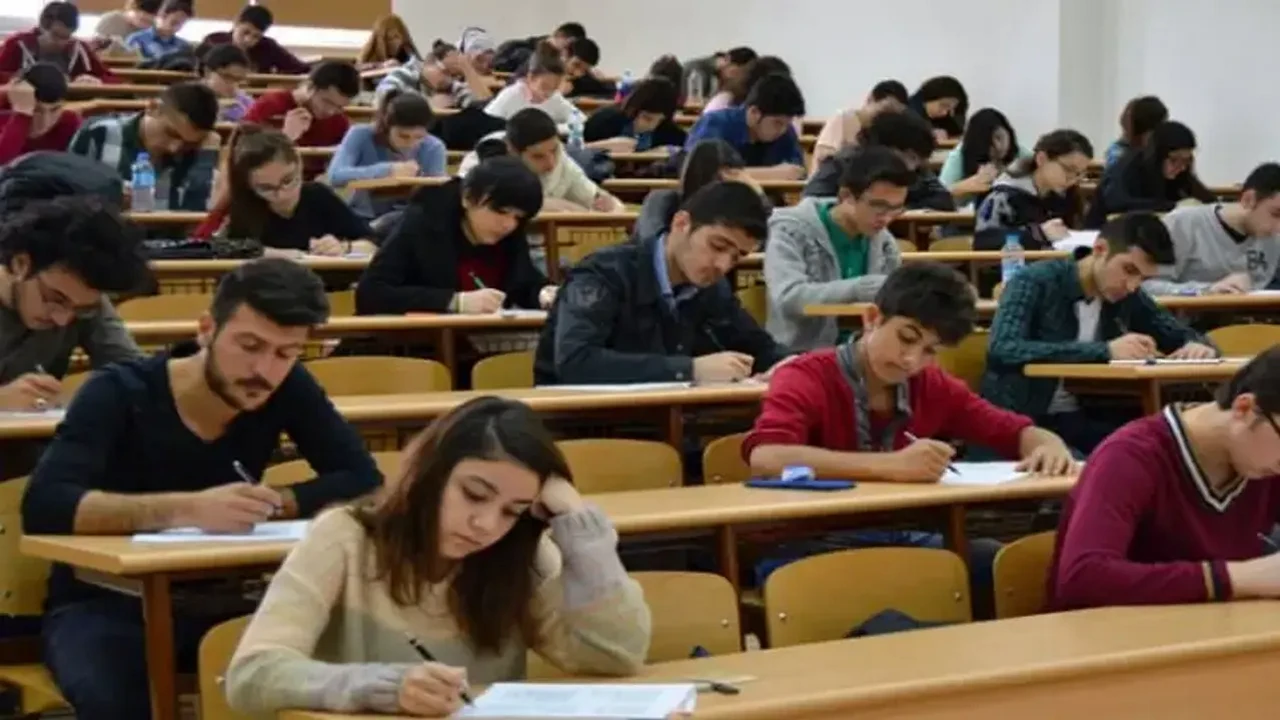 2.5 Milyon Aday İçin Üniversite Sınavı Başlıyor