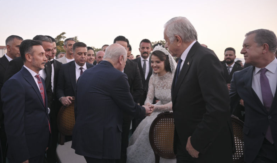 20 Bin Kişilik Düğünde Bahçeli Nikah Şahidi Oldu