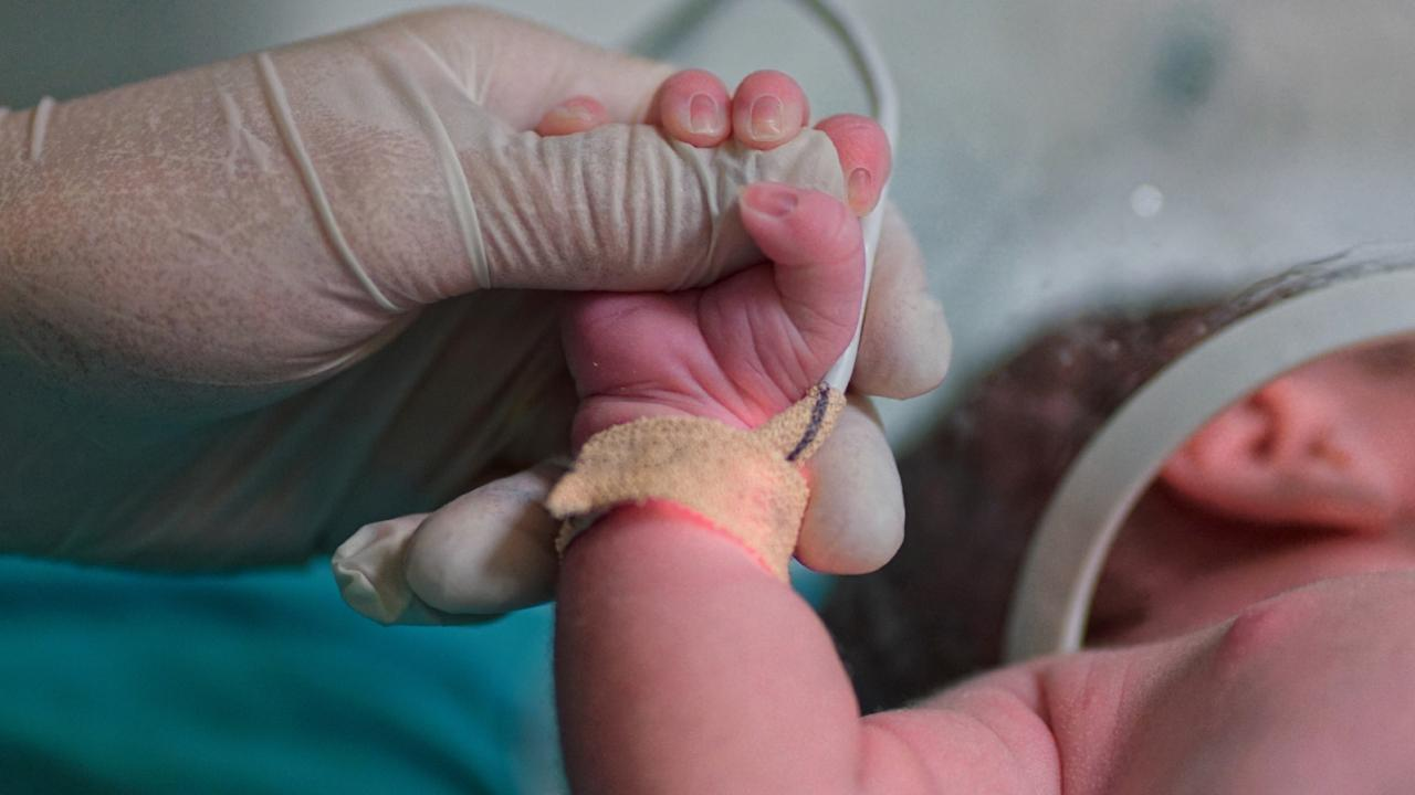 20 günlük bebek babasının minibüsünün altında can verdi