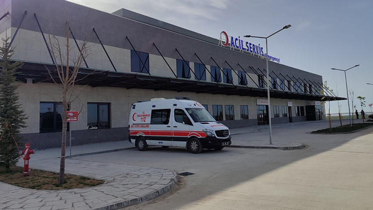 20 günlük bebek minibüs altında can verdi, baba gözaltında