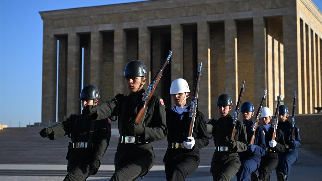 20 yaşına gelen kadınlar askere alınacak mı? Yeni teklif tartışma yarattı