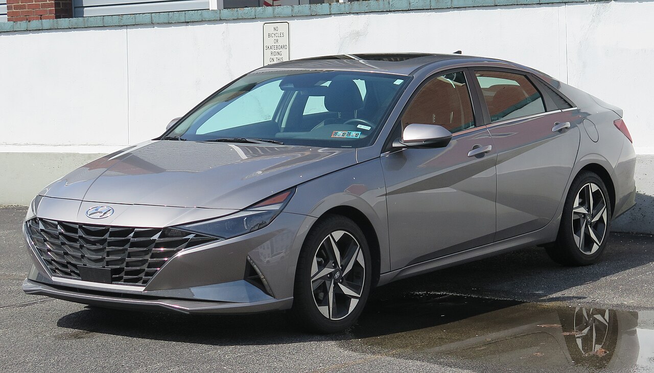 2027 Hyundai Elantra Tanıtıldı: Büyüyen Sedan ve Hibrit Motor