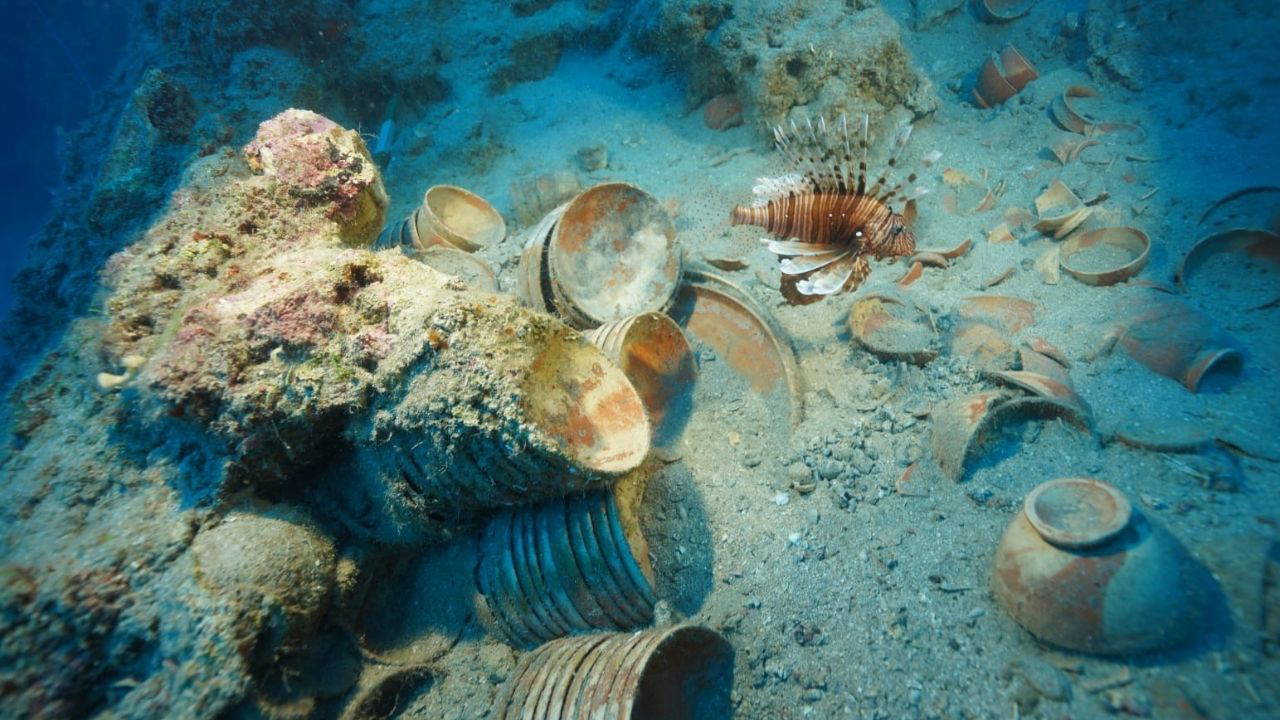 2100 Yıllık Sofra Takımları Antalya'da Bulundu