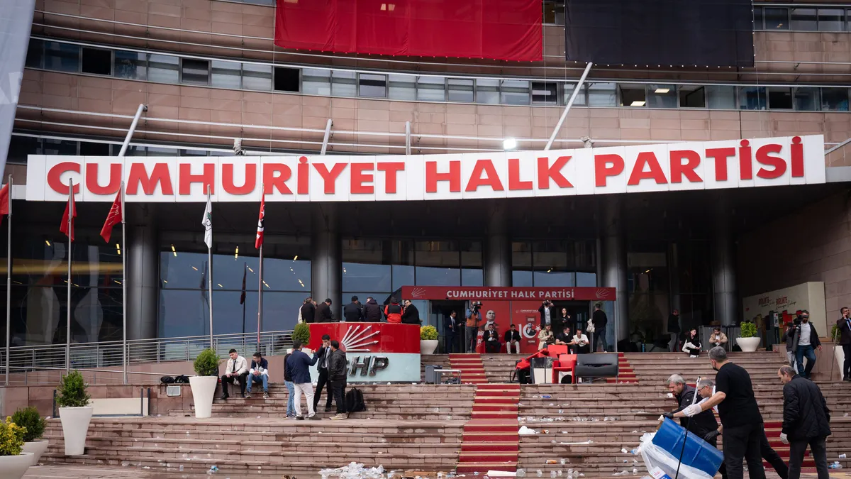 264 Eski Milletvekili CHP'den Toplu İstifa: Yeni Parti'ye Destek Açıklaması
