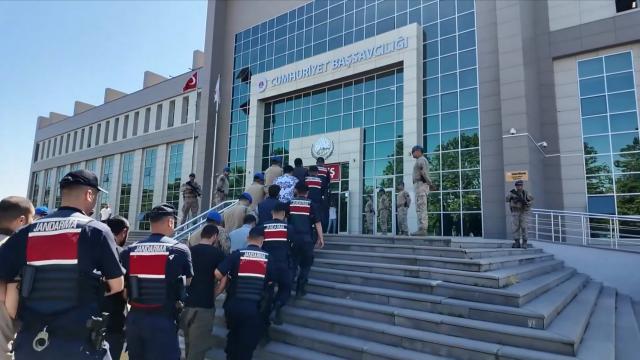 28 ilde DEAŞ operasyonu: 83 şüpheli gözaltında