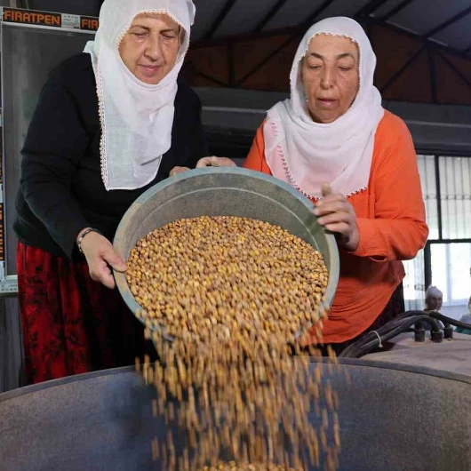 30 Yıllık Başkent Hayatını Bıraktı, 22 Kadınla Ağın Leblebisiyle Avrupa'ya Açıldı