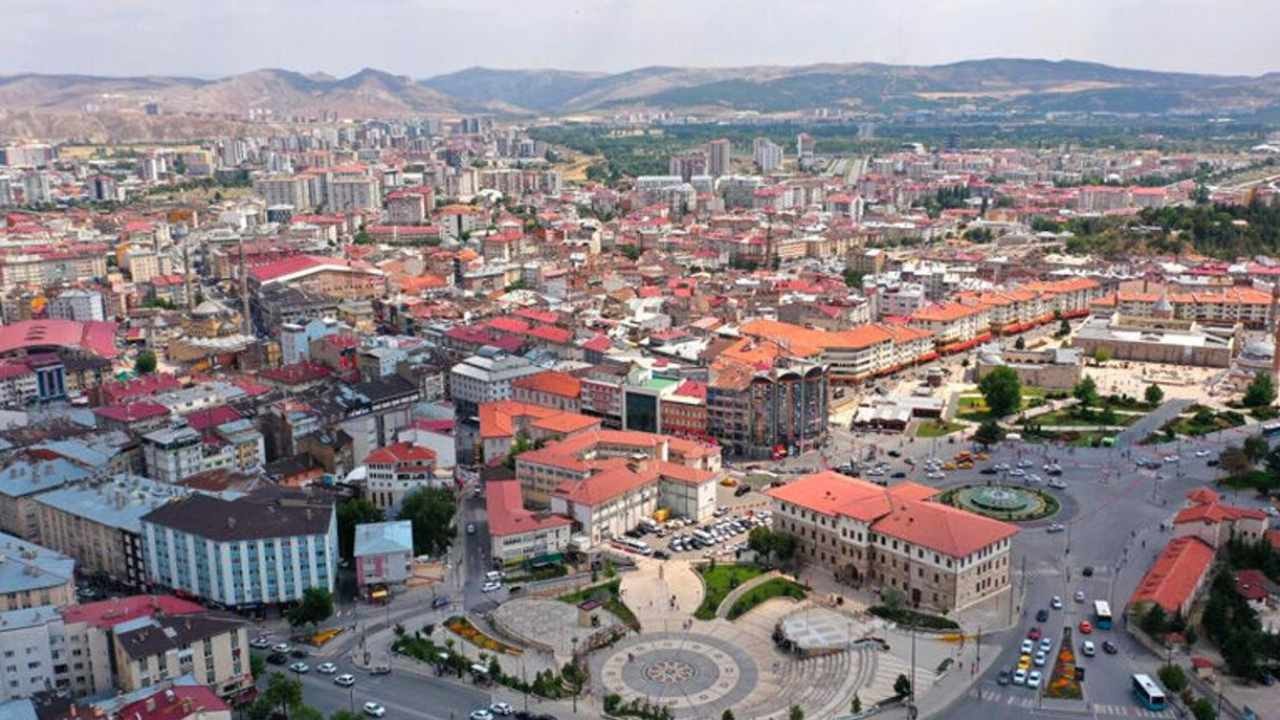 32 Yıldır Dünyayı Yürüyen Gezgin Sivas'ta Şaşkına Döndü