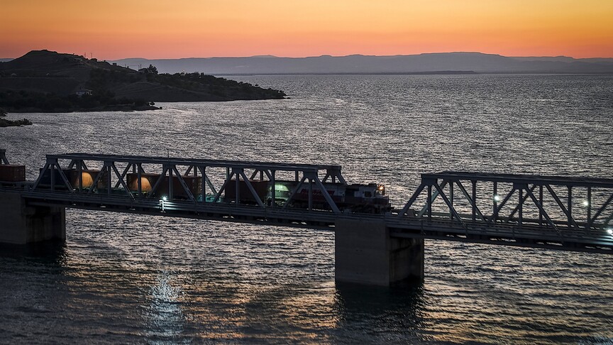 40 yıldır ayakta: Türkiye'nin en uzun demir yolu köprüsü Fırat Köprüsü