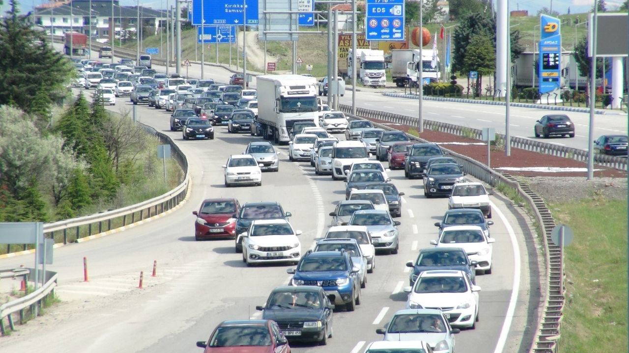 43 ilin geçiş güzergahı Kırıkkale'de bayram dönüşü felç oldu