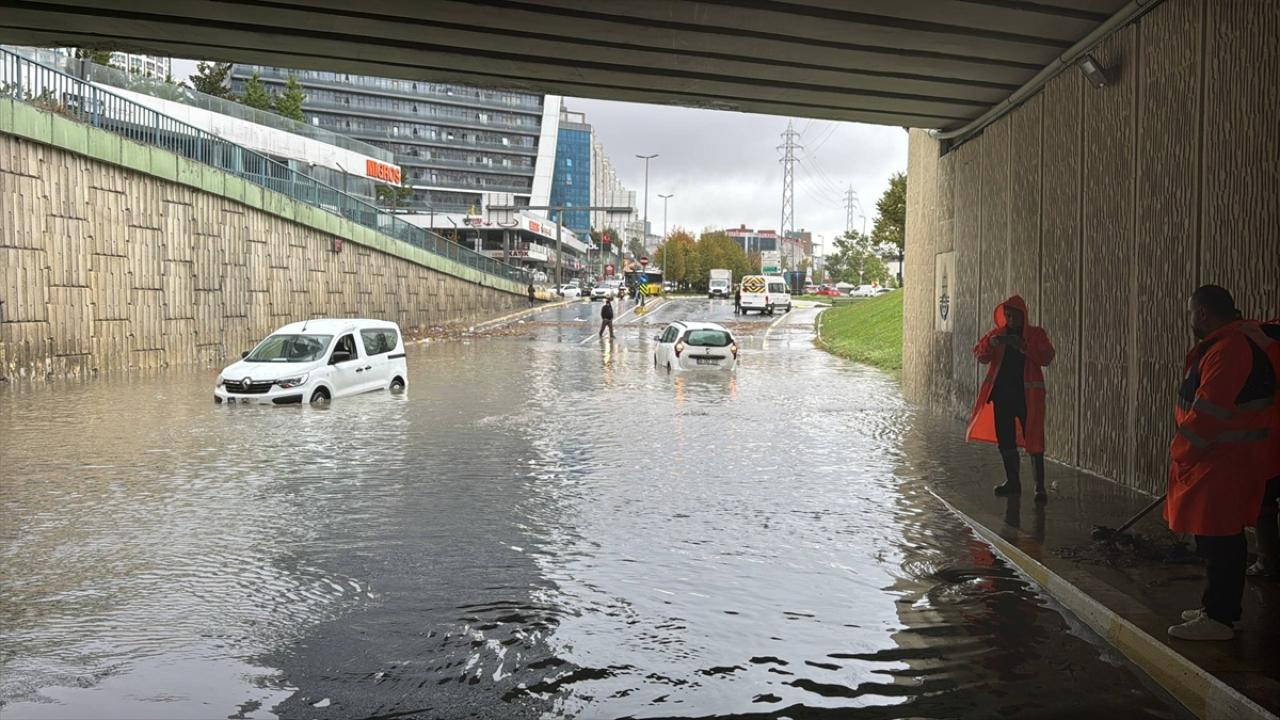 48 İle Sarı, 5 İle Turuncu Kodlu Uyarı! Marmara'da Çok Kuvvetli Yağış Bekleniyor