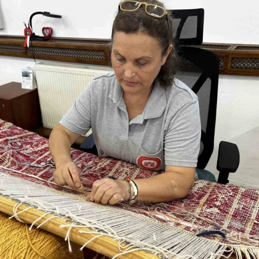 500 Yıllık Saray Seccadeleri Gün Yüzüne Çıkıyor