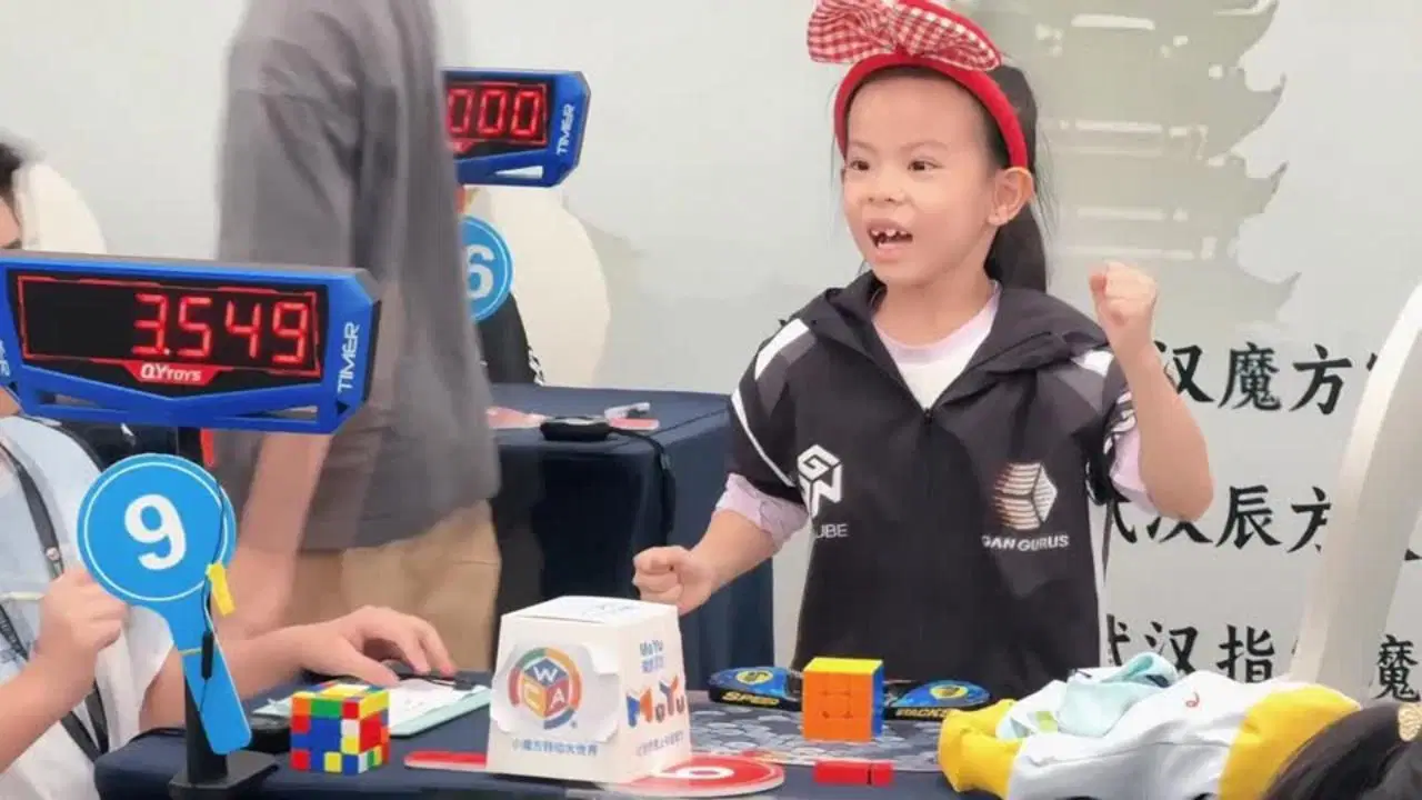 6 Yaşındaki Lian, Rubik Küpünde Tarihe Geçti