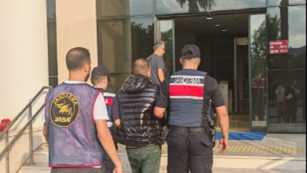 60 Suçtan Aranan Suç Makinesi İzmir'de Yakalandı