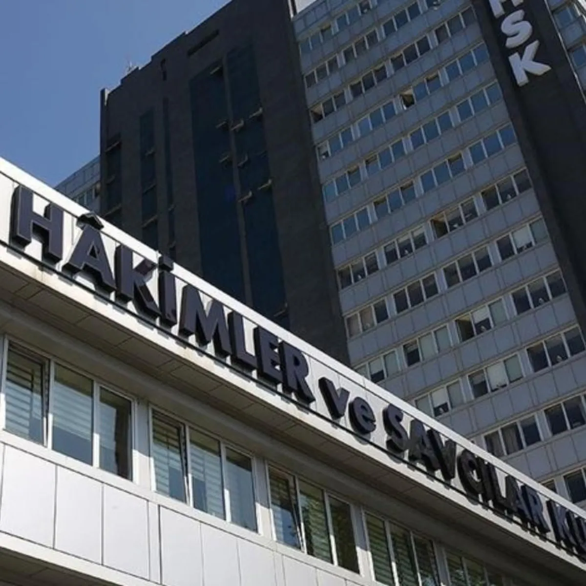 62 hakim ve savcıya 230 kez meslekten çıkarma cezası verildi