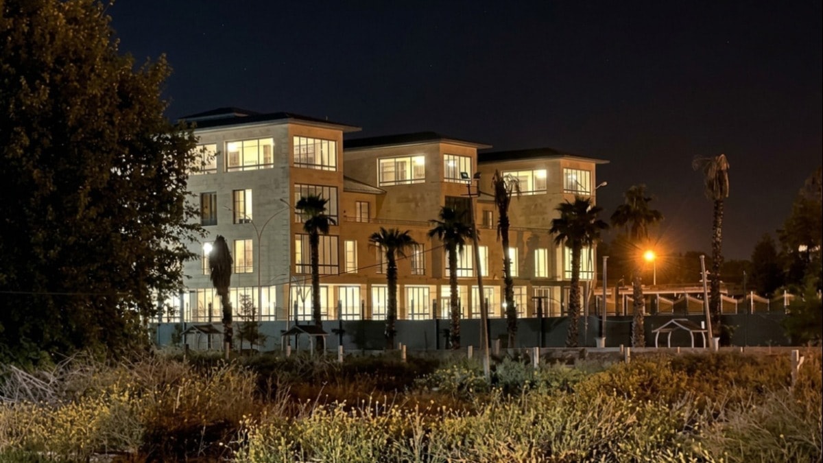 63 Odalı Saray Yaptı: Siyasetçinin Lüks İnşaatı Tartışma Yarattı