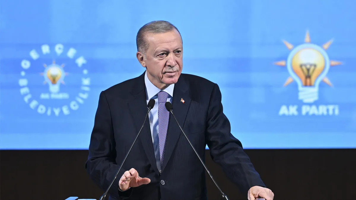 9 Belediye Başkanı AK Parti'ye Geçiyor: Rozetleri Erdoğan Takacak