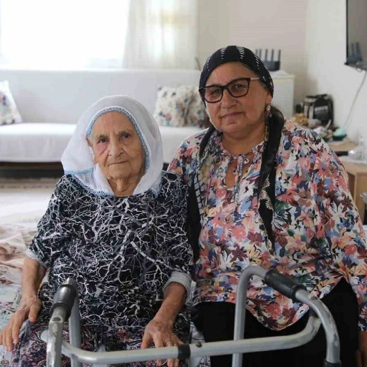 98 Yaşındaki Şemsi Nine'nin Ulaşım Sorunu Belediye Sayesinde Çözüldü