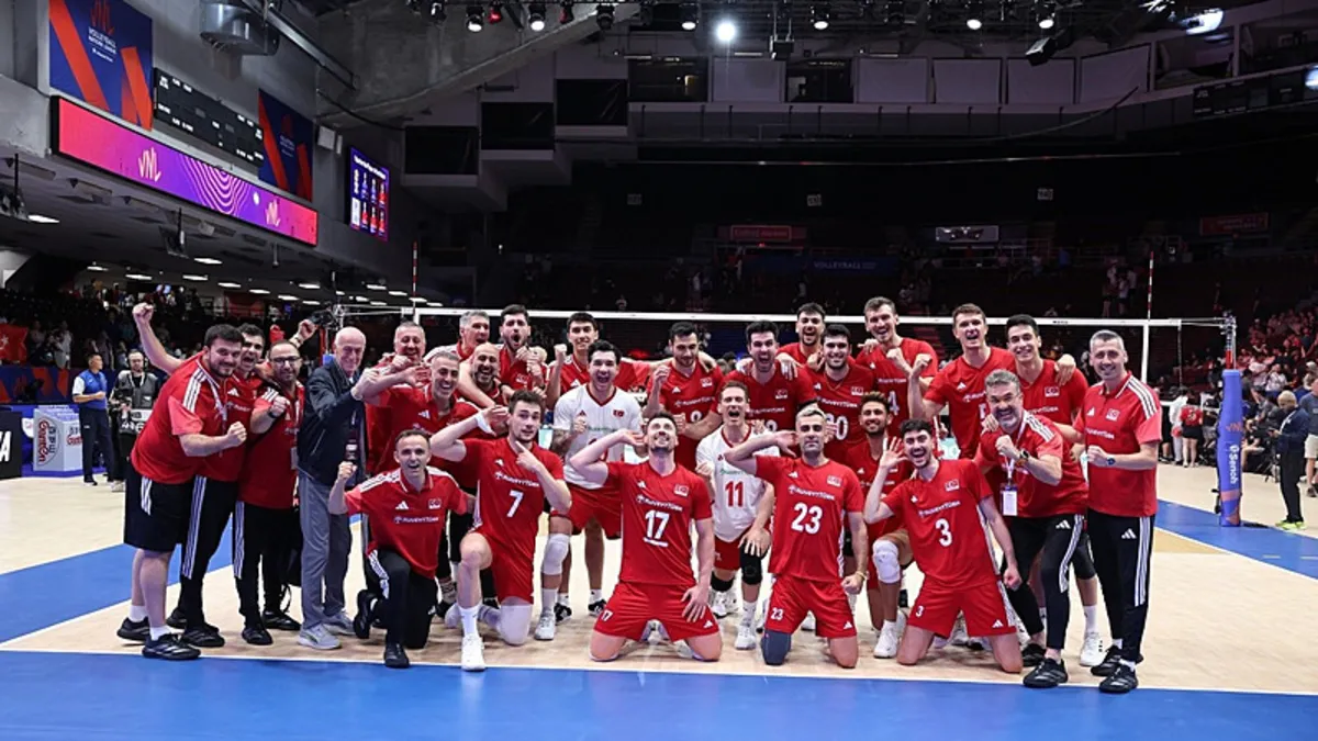A Milli Voleybol Takımı, VNL'de İtalya ve Kanada ile Kritik Maçlara Çıkıyor