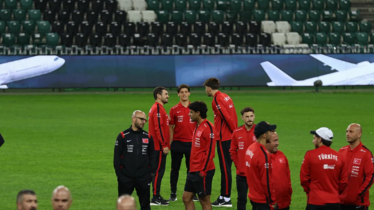A Milli Futbol Takımı Kocaeli'de Yürüyüş Yaptı