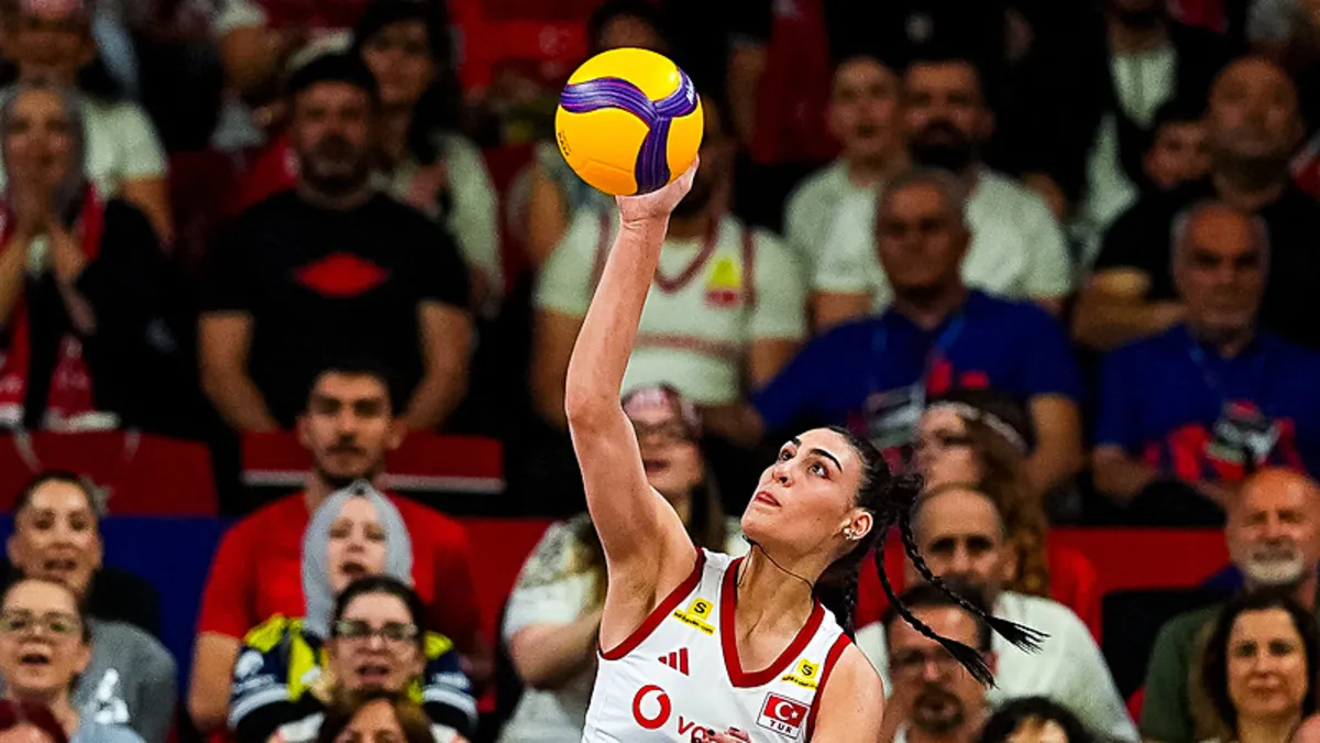 A Milli Kadın Voleybol Takımı’nda Karmen Aksoy şoku