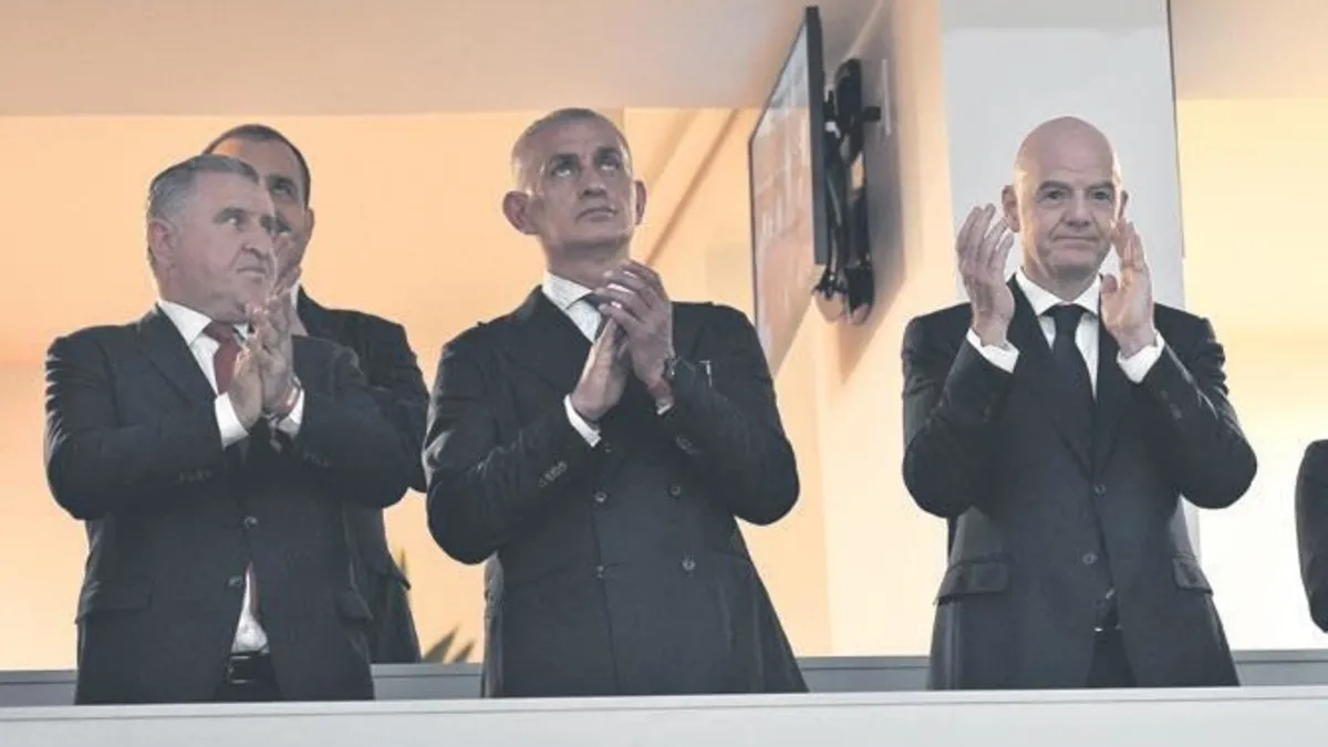 A Milli Takım'a destek: Bakan Bak ve Hacıosmanoğlu FIFA Başkanı ile maç izledi