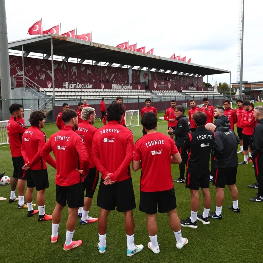A Milli Takım'da Yıldız Futbolcu Fransa Maçı Öncesi Antrenmanda Yok