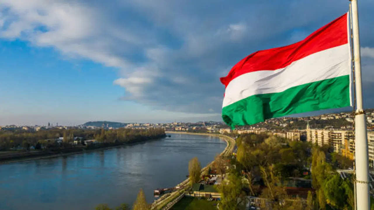 AB, Macaristan'a 10 Milyar Euro'luk Fonu Serbest Bıraktı