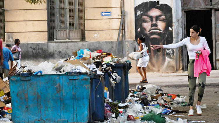ABD ambargosu Havana'yı çöp şehrine çevirdi