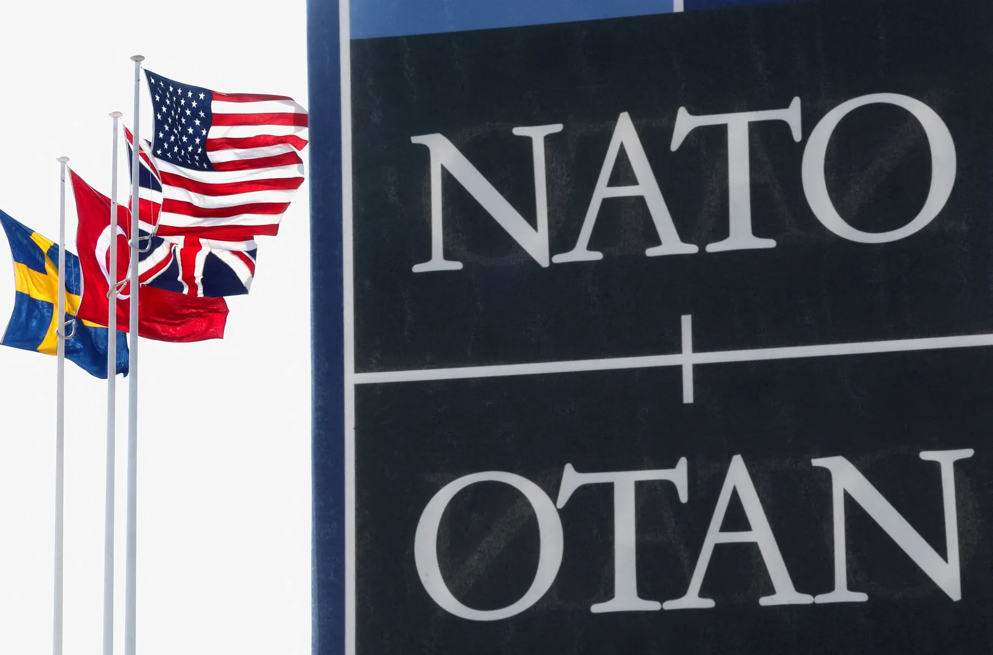 ABD Avrupa'daki nükleer caydırıcılığını genişletmek için NATO ile görüşüyor
