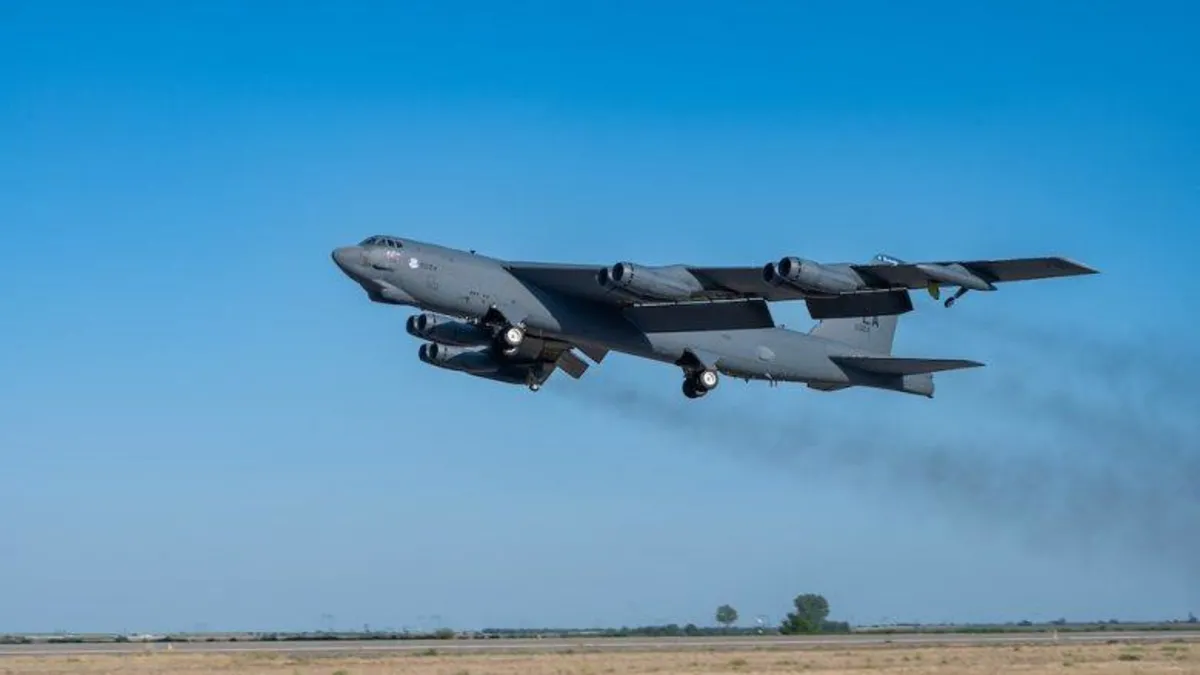 ABD'de B-52 bombardıman uçağı düştü: Pentagon'dan açıklama