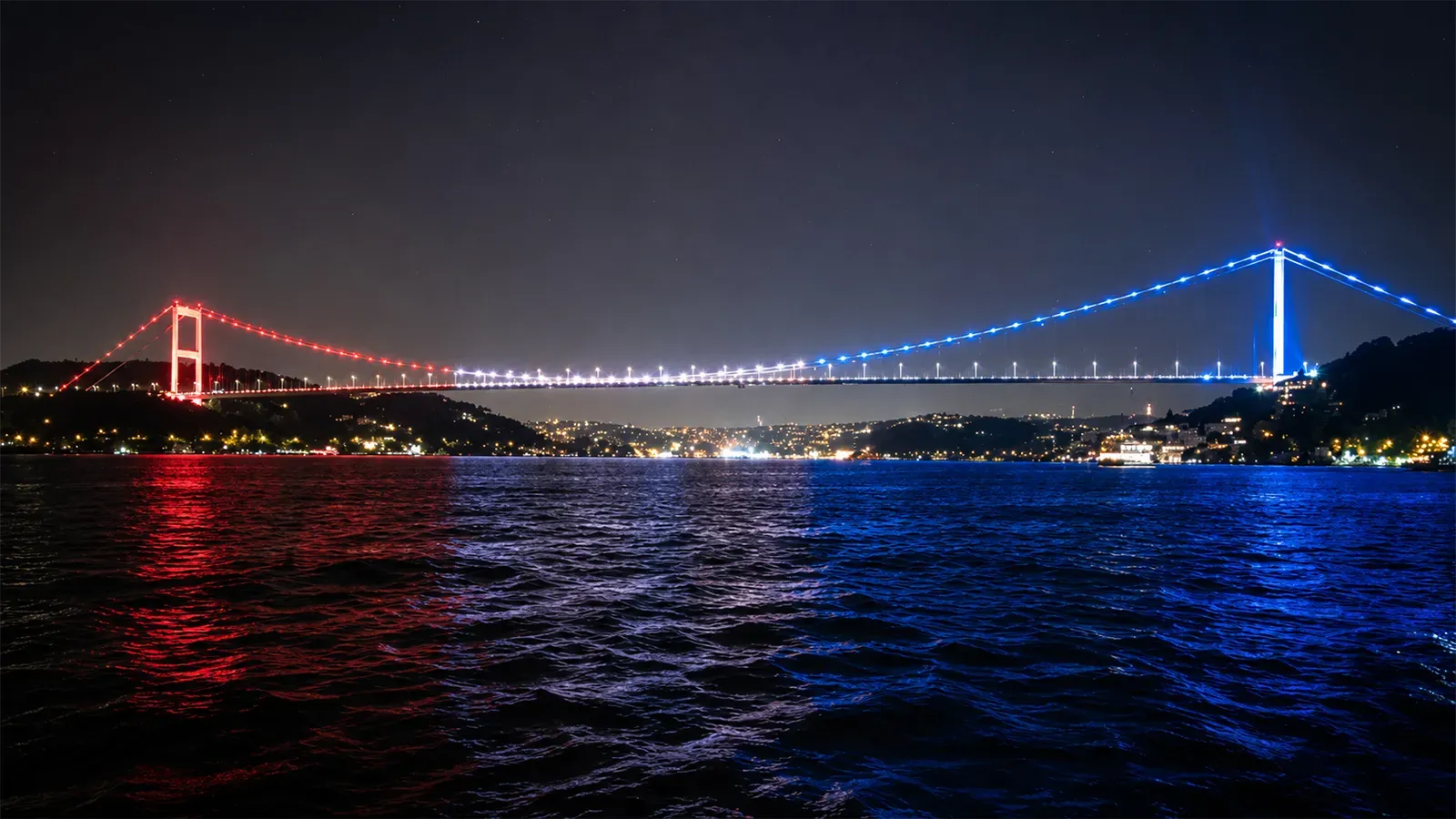 ABD Bayrağı Renkli Köprüye CHP'den Çok Sert Tepki