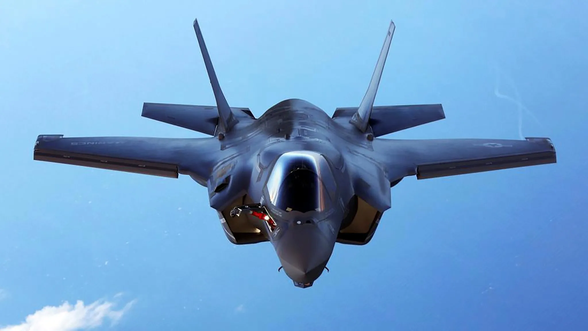 ABD'de F-35B Hayalet Savaş Uçağı Düştü, Pilot Fırlayarak Kurtuldu