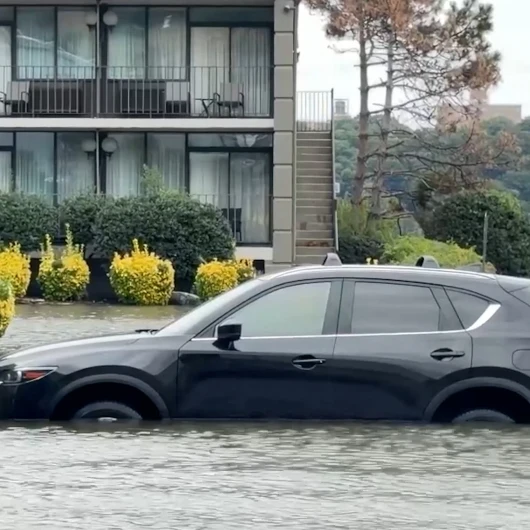 ABD Kuzeydoğusunda Fırtına ve Sel: New Jersey'de Yollar Su Altında