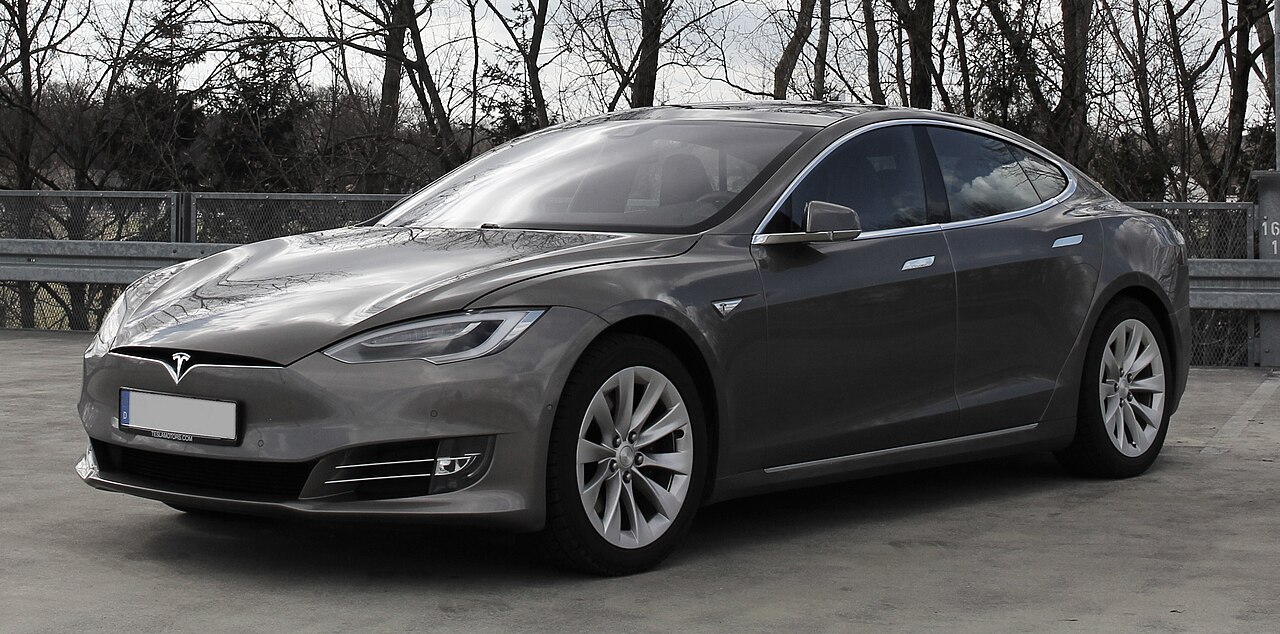 ABD'de Otopilotlu Tesla Eve Çarptı: Bir Kadın Öldü