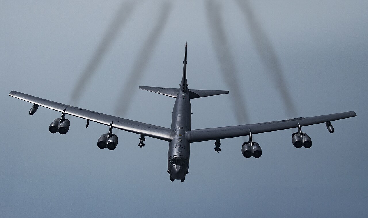 ABD’de B-52 ağır bombardıman uçağı düştü