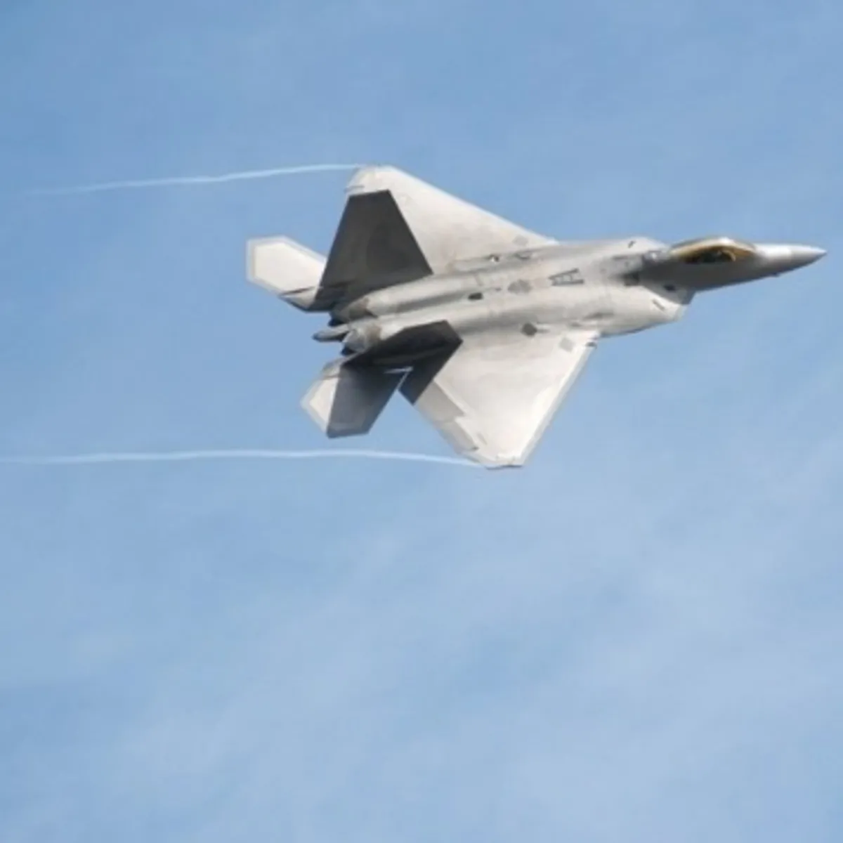 ABD'de F/A-18 Super Hornet savaş uçağı eğitim uçuşunda düştü