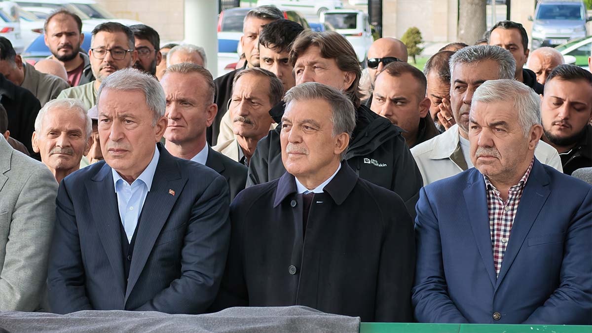 Abdullah Gül Amcasının Cenazesinde Ortaya Çıktı