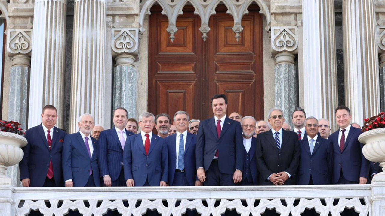 Abdullah Gül, Davutoğlu, Babacan, Erbakan ve Arıkan D-8 Zirvesinde Buluştu
