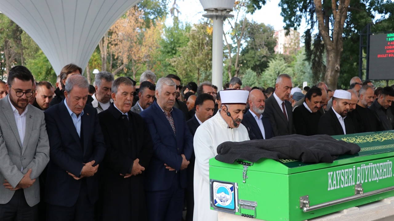Abdullah Gül, Kayseri'de Amcasının Cenazesine Katıldı